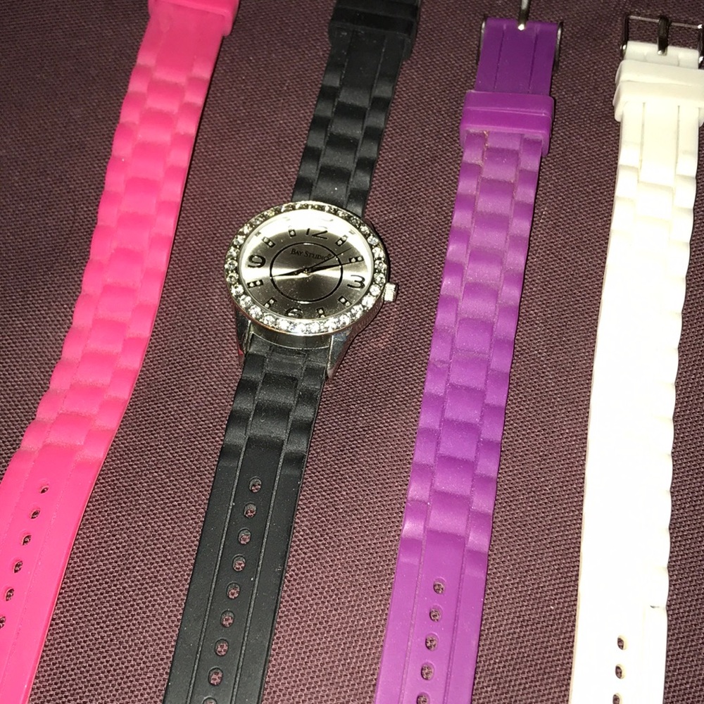 Watch With Interchangeable Bands - image 2
